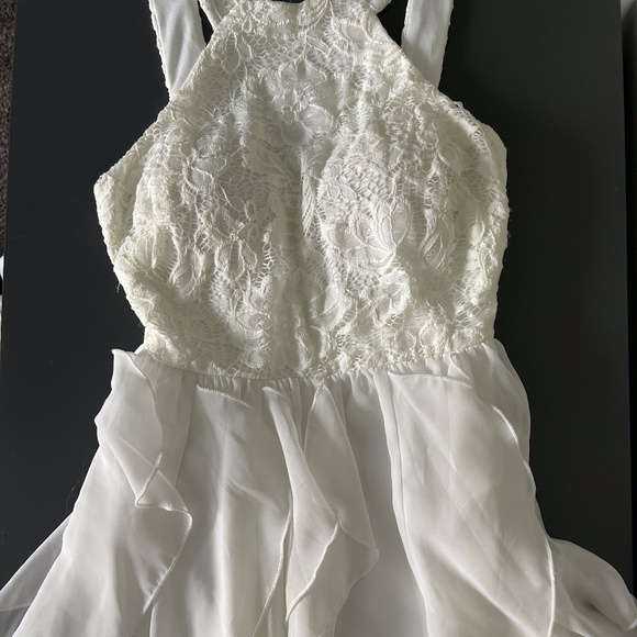 White Windsor High-neck Formal Dress - Picture 3 of 4